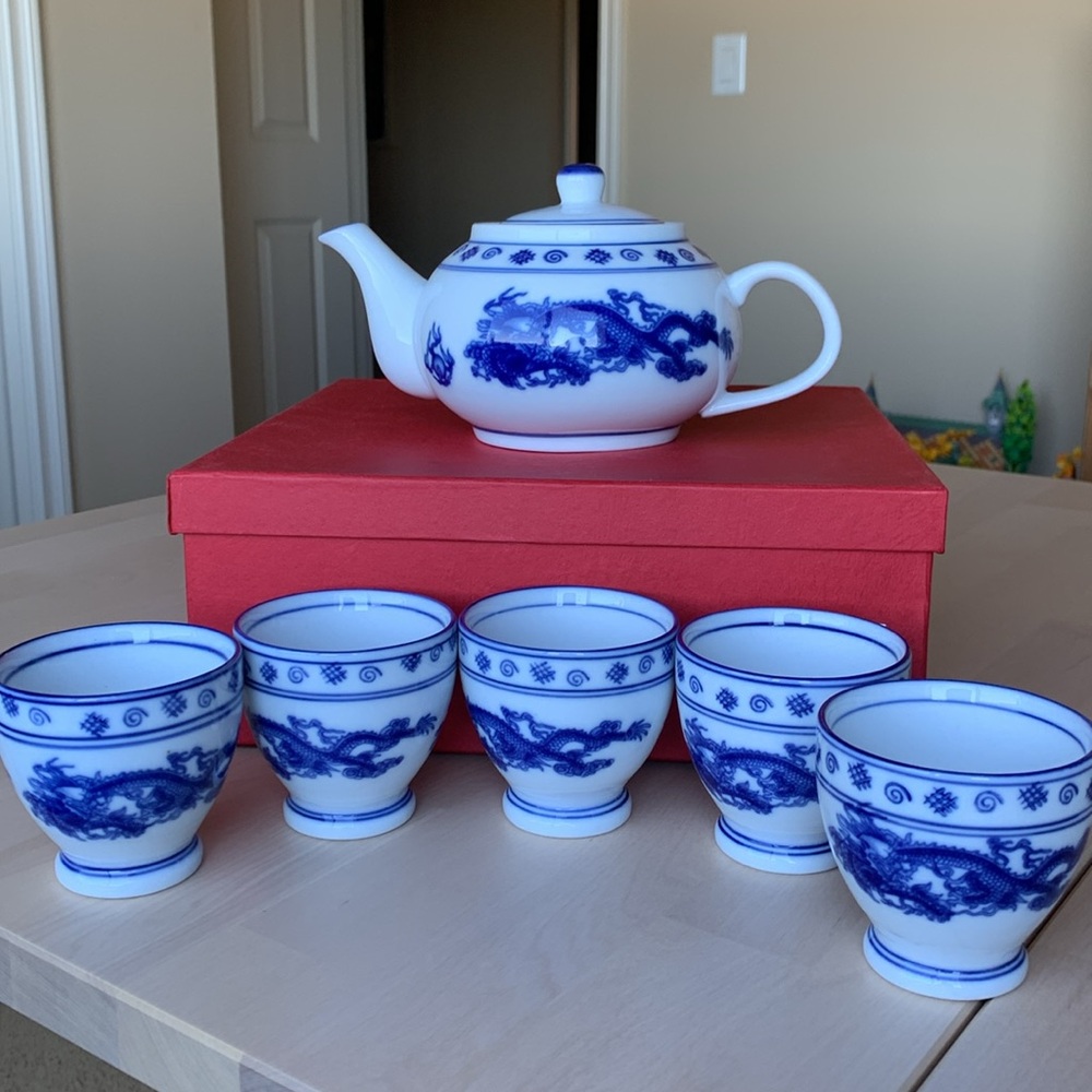 NIB 7-Piece Tea Set, Dragon Motif, Made in China
